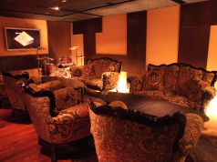 ラウンジカラス LOUNGE KARASUの雰囲気1