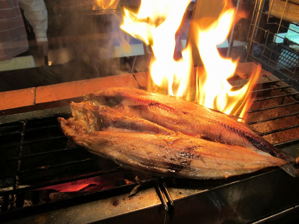 備長炭で焼くことでじっくり焼き上げられ、脂ものって美味しさアップ★
