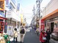 2.交番と薬局の間の道、直進で到着します☆