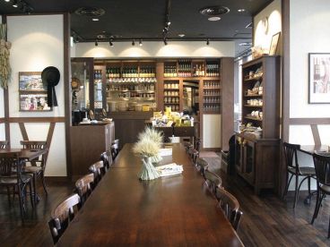 ブレッツカフェ クレープリー 新宿 タカシマヤタイムズスクエアの雰囲気1