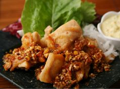 料理メニュー写真&nbsp;豆腐と餅きんちゃくの揚げ出し／いろんなチーズの揚げ春巻／鶏肉の竜田揚げ油淋ソース