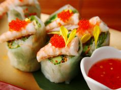 料理メニュー写真&nbsp;アボカドと野菜の生春巻き／海老ととびっこの生春巻きチリソース