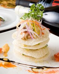 料理メニュー写真&nbsp;薩摩地鶏とアボカドのタルタル パリパリミルフィーユ仕立て