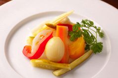 料理メニュー写真&nbsp;季節野菜の自家製ピクルス／オリーブ