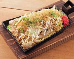 料理メニュー写真 とりでんソース焼きそば/鶏塩ラーメン