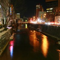 秋田の繁華街川反