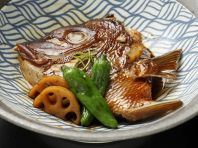鯛　かぶと煮　（680円）