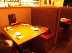 ２名～４名　背もたれが高いので個室風
