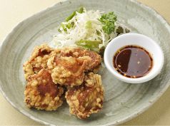 料理メニュー写真&nbsp;若鶏の唐揚げピリ辛ソース添え