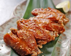 料理メニュー写真&nbsp;名物手羽先唐揚げ