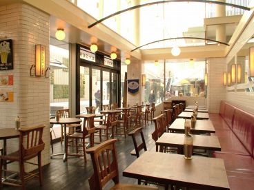 チェルシーカフェ 新宿ミロード店の雰囲気1