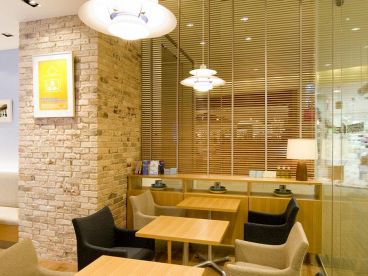 ハーバーズ HARBOR'S カフェ コレットマーレみなとみらい店の雰囲気1