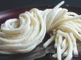 〆は自慢の生麺より茹でる『吉田うどん』