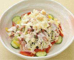 料理メニュー写真&nbsp;岡山名産黄ニラとベーコンのめちゃうま！シーザーサラダ