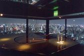 ピアノを囲んだ南西の夜景が見えるピアノ席