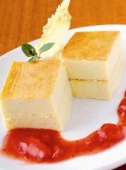 料理メニュー写真&nbsp;濃厚仕立ての“ベイクドチーズケーキ”