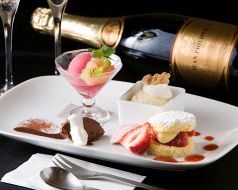 料理メニュー写真&nbsp;ロクマルの5種盛デザートプレート