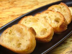 料理メニュー写真 ガーリックトースト