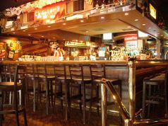 フライデーズ T.G.I. FRIDAY'S 上野中央通り店の雰囲気3