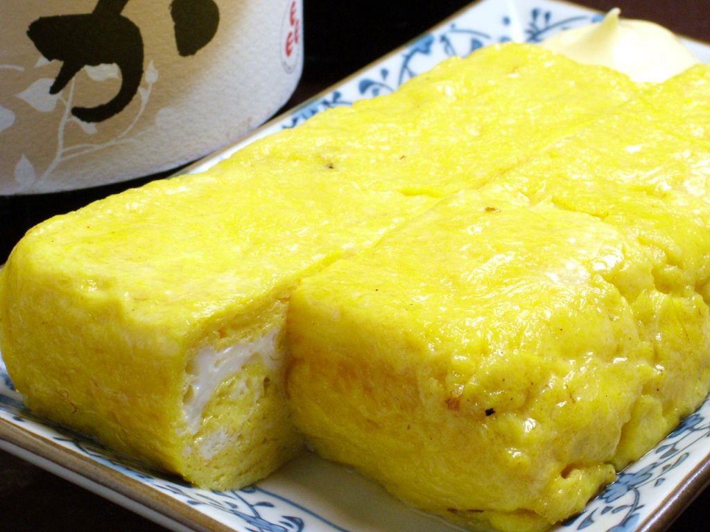 居酒屋定番メニューでっかい厚焼き玉子490円!マヨネーズでシンプルに♪