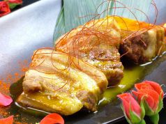料理メニュー写真 インドネシア風 豚の角煮~マンゴーレモンソース~