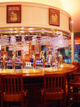アメリカンハウス bar&Grill コレットマーレ みなとみらい店の雰囲気1