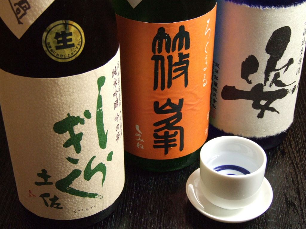 マスター自身が、産地に足を運んで出会った日本酒・焼酎あわせて100種類以上取り揃え！
