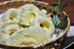 料理メニュー写真&nbsp;【おすすめ】アボカドとゴーヤの天ぷら