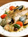 料理メニュー写真&nbsp;魚丸ごとのアクアパッツァ