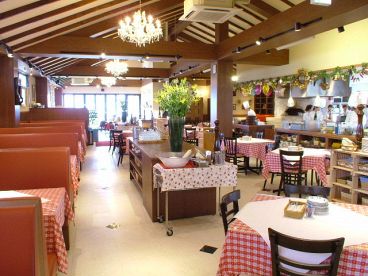 ルージュトマト和泉中央店の雰囲気1