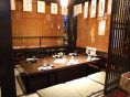店内を流れる川の音に癒されるお座敷席