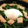 料理メニュー写真&nbsp;★ほうれん草ベーコン半熟たまご添え★