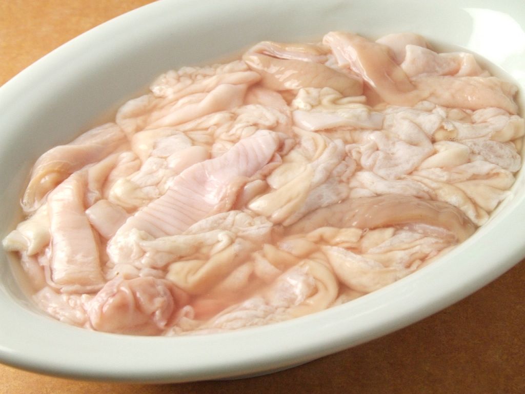 北海道産ホルモンを時間をかけて丁寧に仕込むので、ホルモン独特の臭みがなく美味しく食べられます