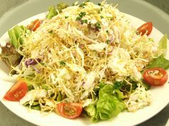 料理メニュー写真 ロースハムとキャベツのパリパリサラダ