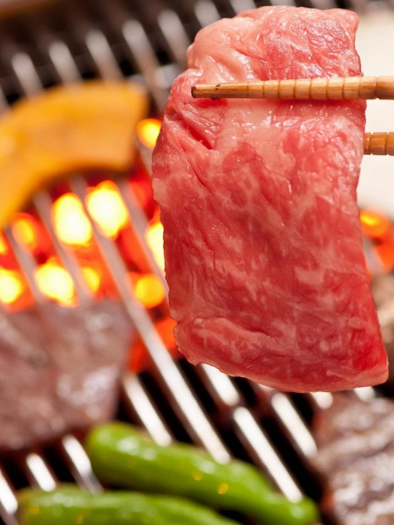 スーパーヘルシーロースターを使った焼肉も登場!上質なカルビやロースなどが390円～堪能できます！！