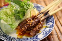 料理メニュー写真 牛肉レモングラス巻きの網焼き