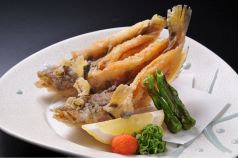 料理メニュー写真 とらはぜのまるごと唐揚げ