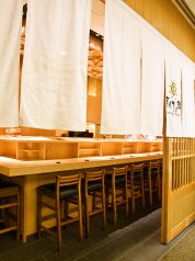 誰かに紹介したくなる！開放的なカウンター