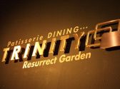 店内の奥には『ＴＲＩＮＩＴＹ』のロゴが★