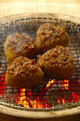 料理メニュー写真&nbsp;そば味噌焼きおにぎり（3個）