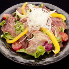 料理メニュー写真&nbsp;牛タン生ハムのサラダ