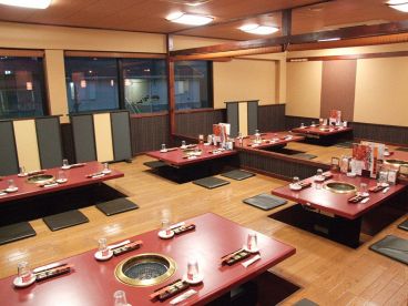 本格炭火焼肉 でん 平塚宮の前店の雰囲気1