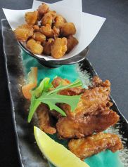 料理メニュー写真 2種のナンコツ唐揚げ