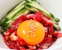 料理メニュー写真 くじらのユッケ