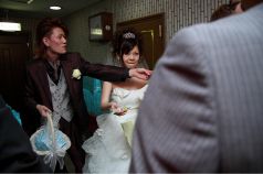 新郎新婦様がゲストをお見送り