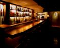 こだわりの焼酎・梅酒が並んだバックバー