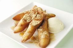料理メニュー写真&nbsp;豆乳パンきなこかけ バニラアイスのせ
