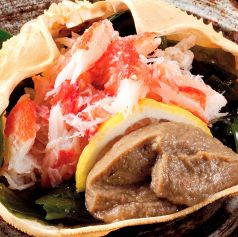 料理メニュー写真 ●【ズワイ蟹とかに味噌の甲羅盛り】