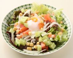 料理メニュー写真&nbsp;温玉のせシーザーサラダ
