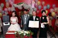 立ち会人サイン結婚証明書をゲストに披露